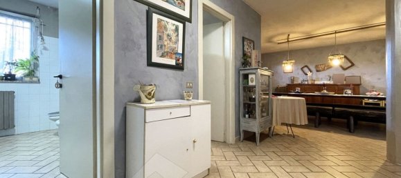 Villa de 6 dormitorios en Momo, Italy No. 377453 16