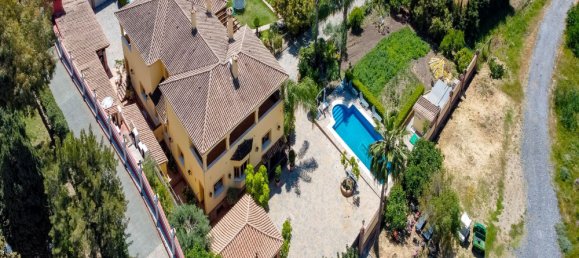 10 bedrooms House in La Quinta, Spain No. 37651 9