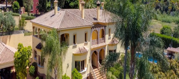 10 bedrooms House in La Quinta, Spain No. 37651 3