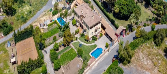 10 bedrooms House in La Quinta, Spain No. 37651 4