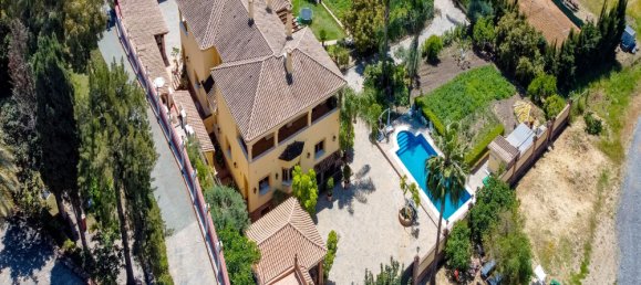 10 bedrooms House in La Quinta, Spain No. 37651 11