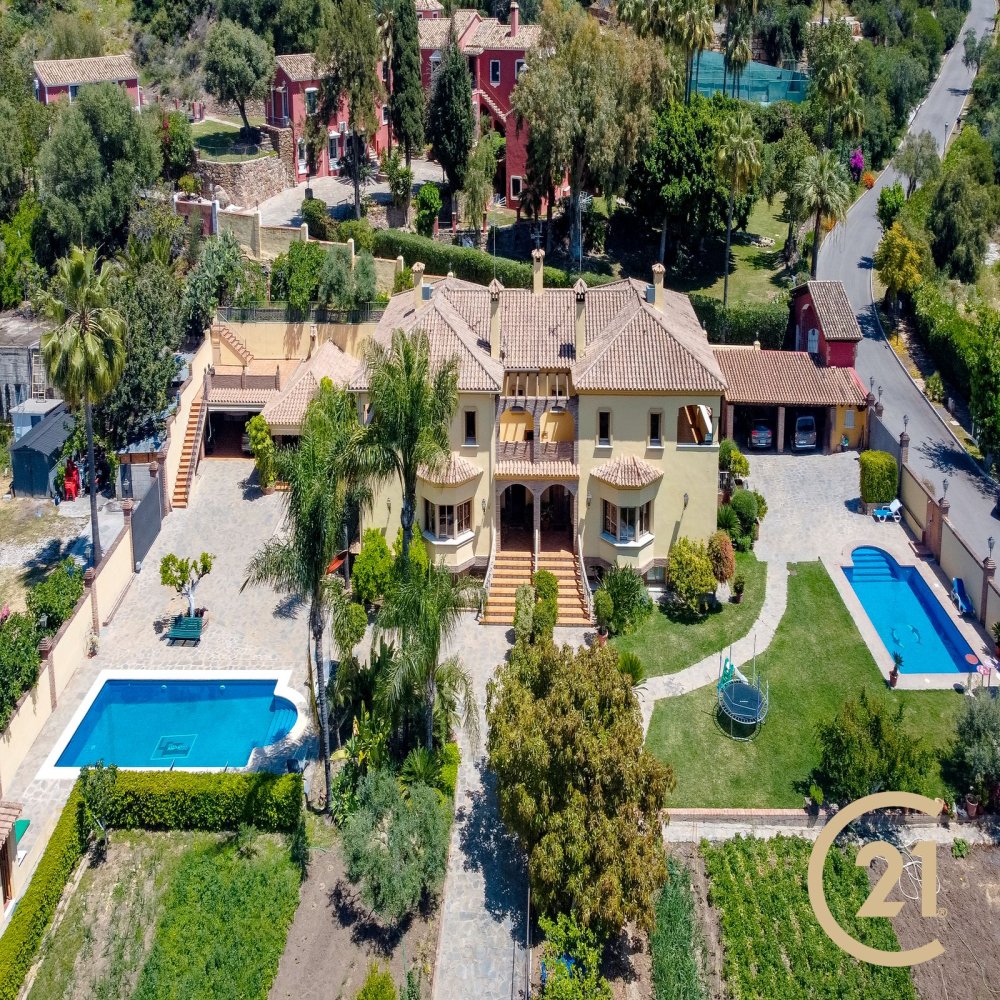 10 bedrooms House in La Quinta, Spain No. 37651