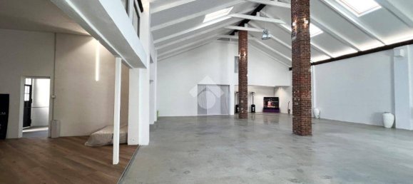 2غرفة عقار تجاري في Turin, Italy رقم 375270 7