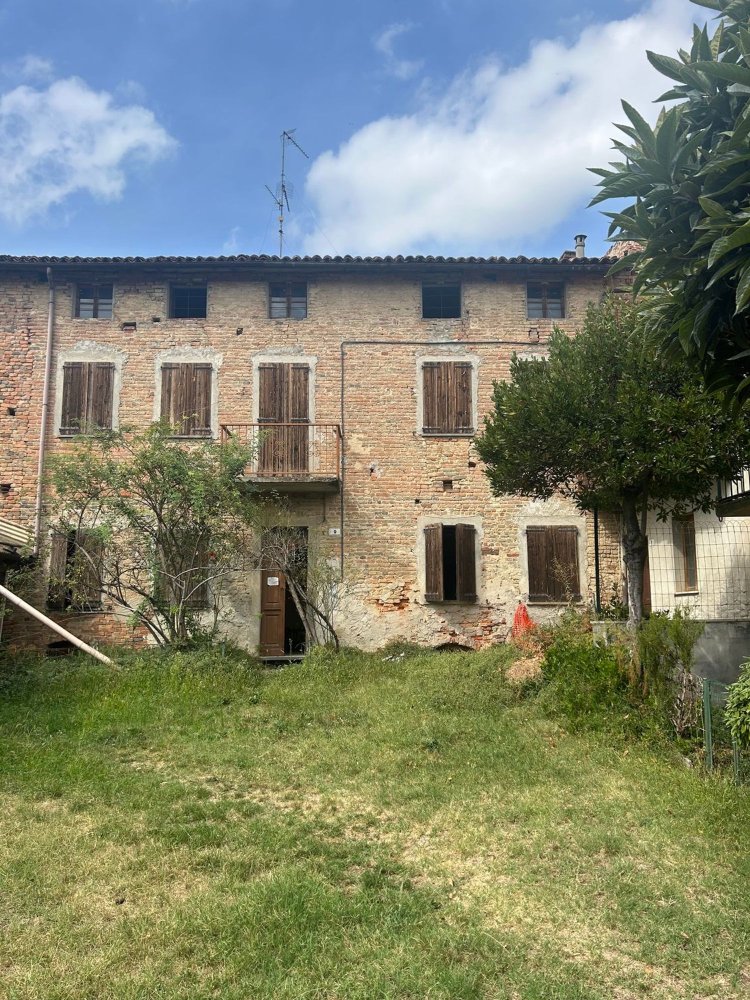 Casa de 4 habitaciónes en Vinchio, Italy No. 256217