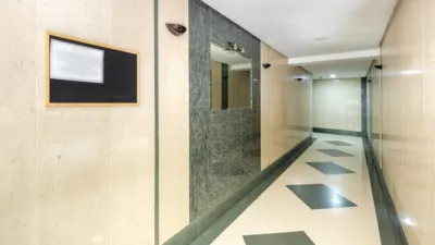 Apartamento de 3 dormitorios en Granada, Spain No. 176353