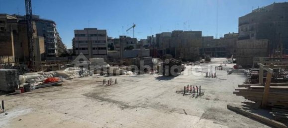 Propiedad comercial de 1 habitación en Lecce, Italy No. 96775 2