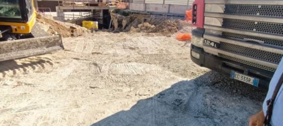 Propiedad comercial de 1 habitación en Lecce, Italy No. 96775 4