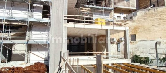 Propiedad comercial de 1 habitación en Lecce, Italy No. 96775 11