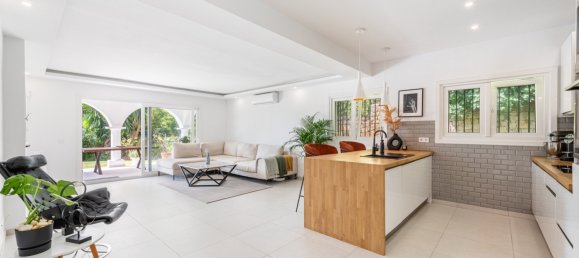 2 bedrooms Apartment in Estepona, Spain No. 4654 2