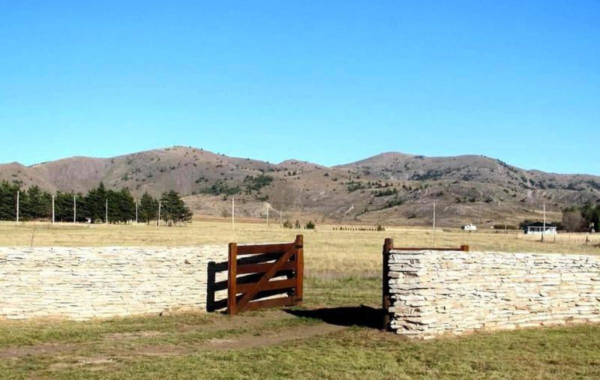 4 bedrooms Commercial property in Tornquist, Argentina No. 22634