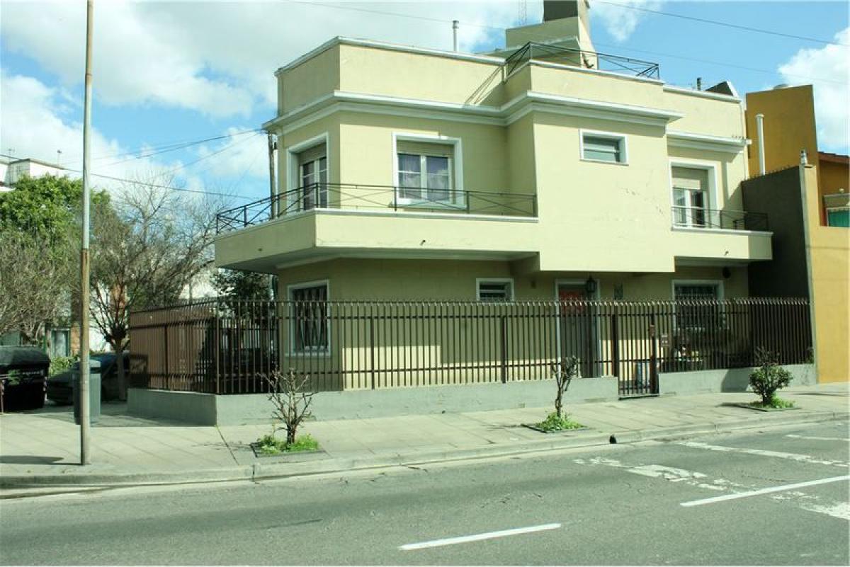 Casa de 3 dormitorios en Buenos Aires, Argentina No. 87971