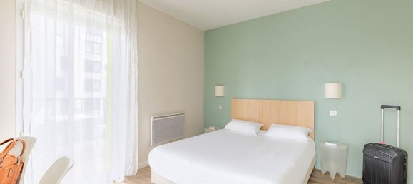 Estudio en Tours, France No. 249183 8