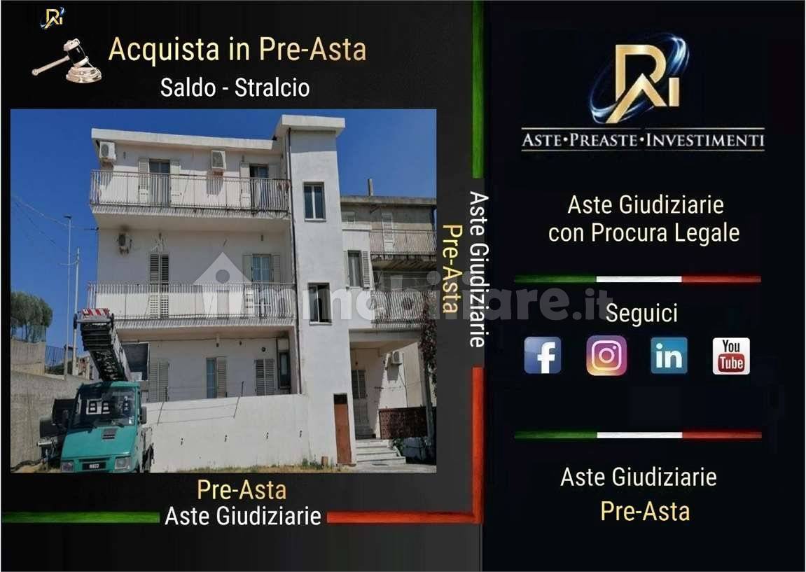 2 bedrooms Apartment in Crotone, Italy No. 183036