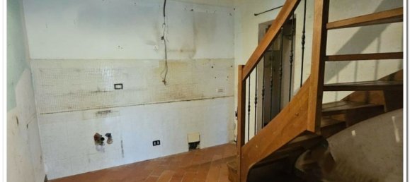 Dúplex de 3 habitaciónes en Livorno, Italy No. 219235 7