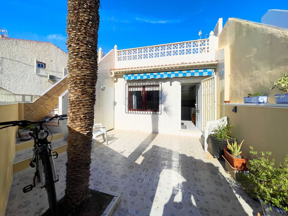 2 bedrooms Apartment in Torrevieja, Spain No. 222570