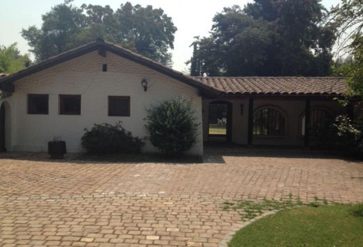 4 bedrooms House in Santiago, Chile No. 5517