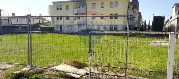 891m² Land in Susegana, Italy No. 293189 2