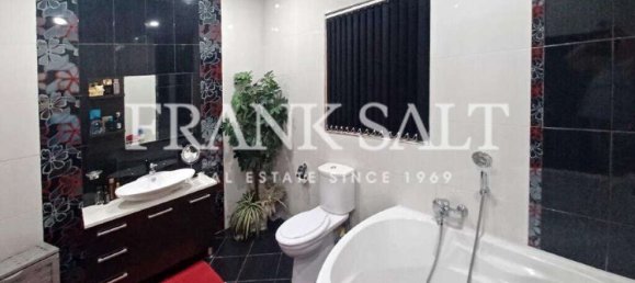 3 bedrooms Apartment in Fgura, Malta No. 8006 16