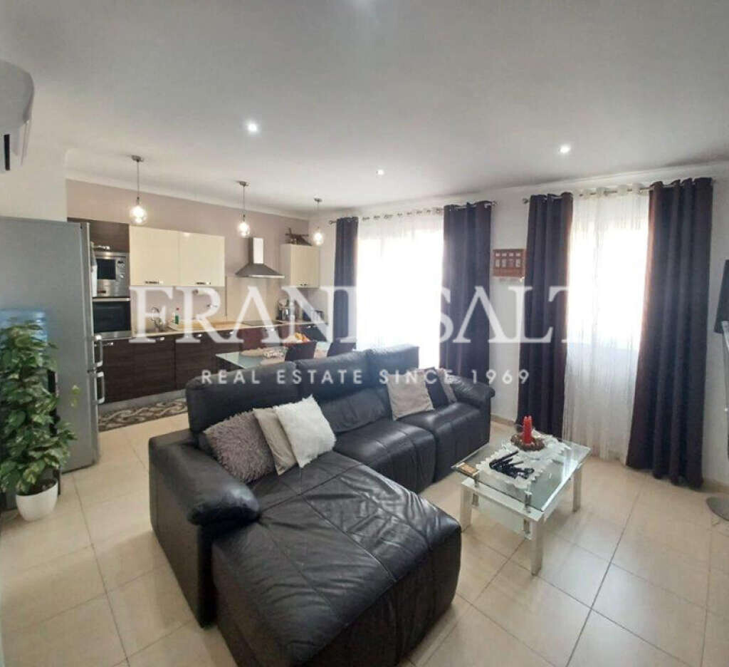 3 chambres Appartement à Fgura, Malta No. 8006