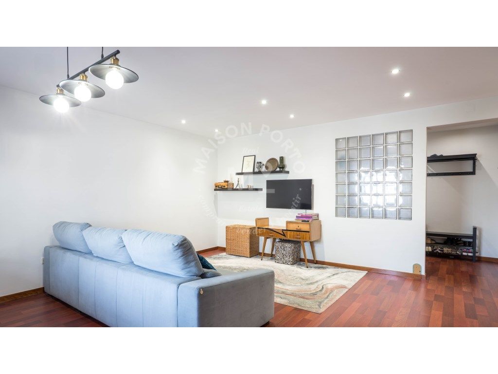 Квартира с 3 спальнями в Порту, Португалия № 331875