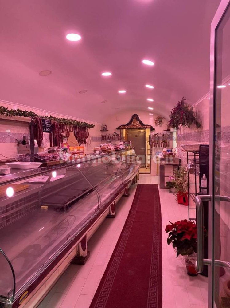 Gewerbliche Immobilie in Naples, Italy 60m², Nr. 255517