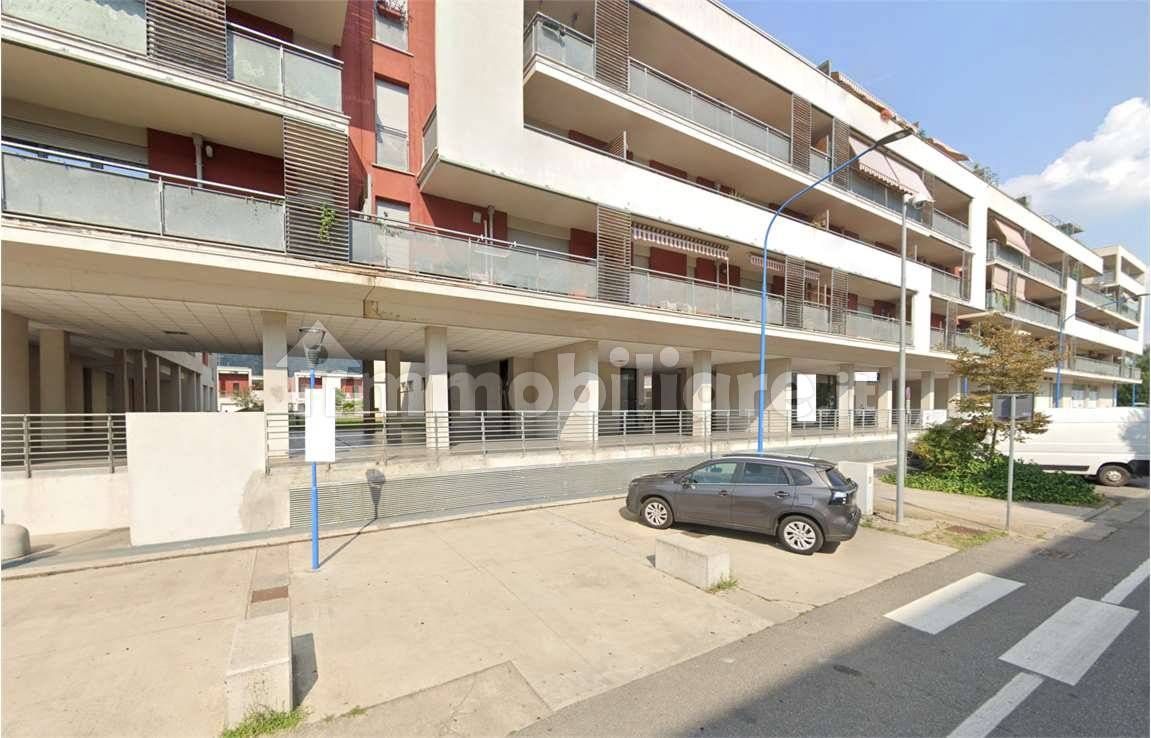5 rooms Commercial property in Brescia, Italy No. 346647
