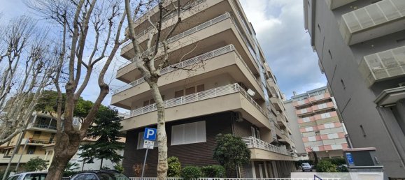 Квартира с 4 комнатами в Римини, Италия № 33171 4