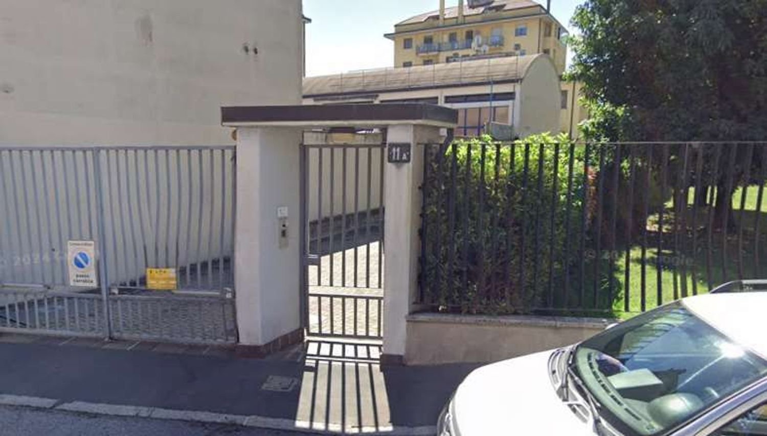 4 rooms Apartment in Milan, Italy No. 241038