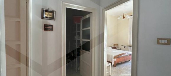 2 bedrooms Apartment in Bari, Italy No. 24723 6