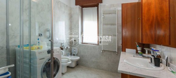 2 bedrooms Apartment in Bergamo, Italy No. 265453 5