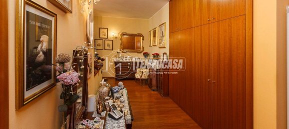 2 bedrooms Apartment in Bergamo, Italy No. 265453 3