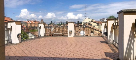 4 bedrooms Apartment in Voghera, Italy No. 329664 3