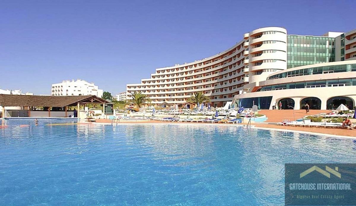 Apartamento de 2 dormitorios en Albufeira, Portugal No. 8470