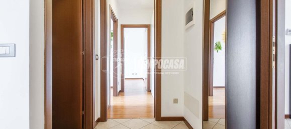 3 rooms Apartment in Rescaldina, Italy No. 136578 9