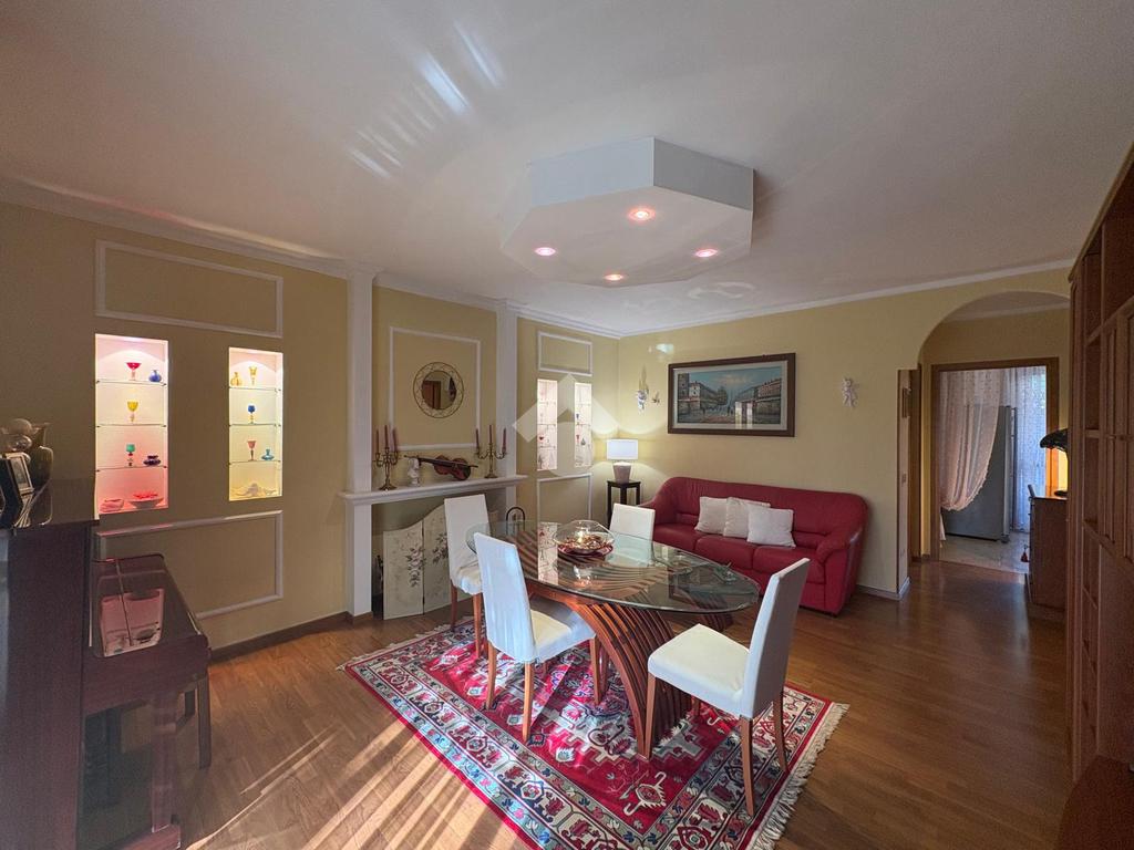 3 bedrooms Apartment in Milan, Italy No. 287083