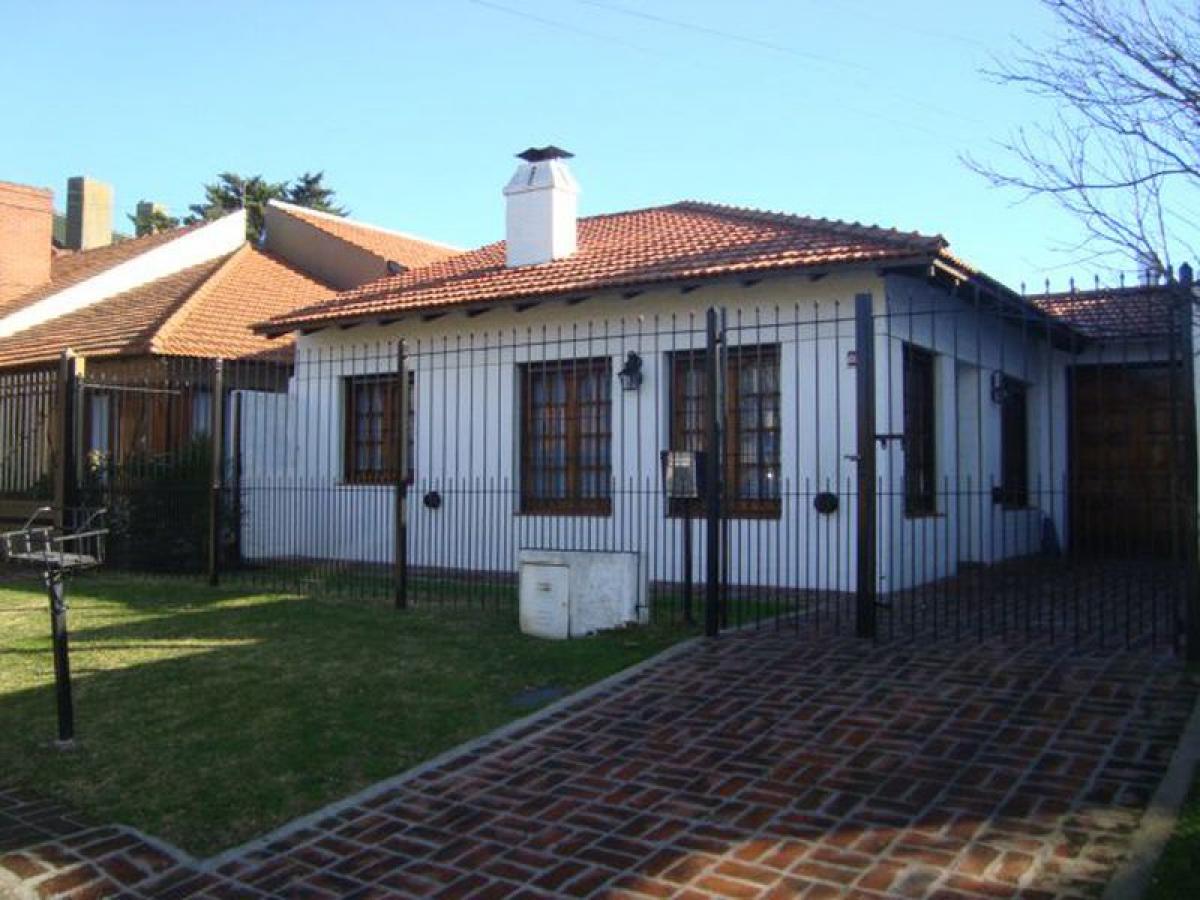 4 bedrooms House in Mar del Plata, Argentina No. 83135