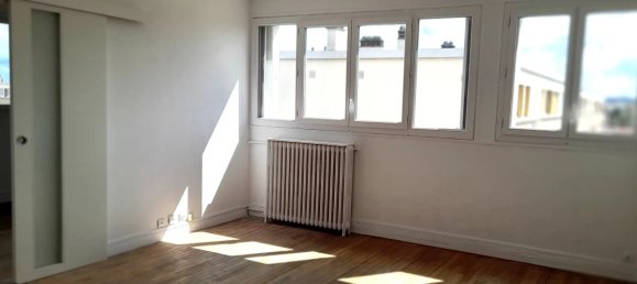 3 chambres Appartement à Neuilly-sur-Marne, France No. 318772 2
