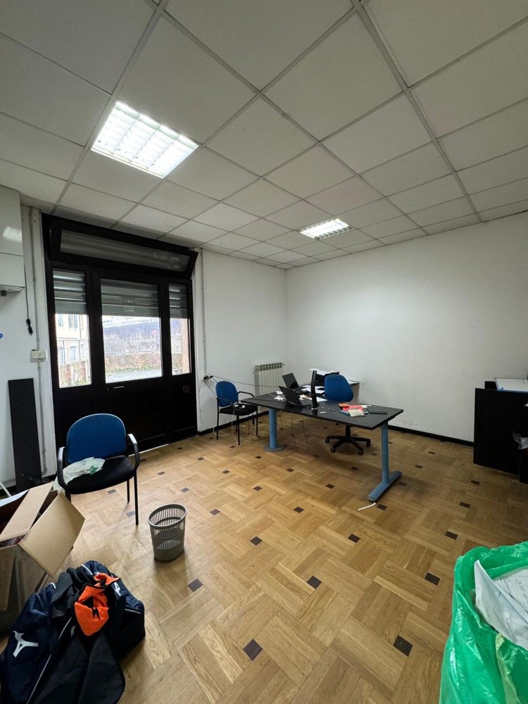 85m² Commercial property in Genoa, Italy No. 92736