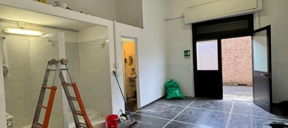 85m² Commercial property in Genoa, Italy No. 92736 3