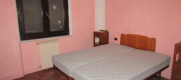 5 rooms House in Carrara, Italy No. 111101 2