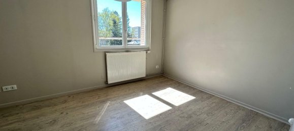 2 bedrooms Apartment in Charleville-Mezieres, France No. 300528 3