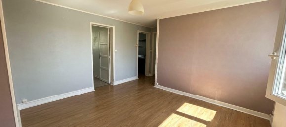 2 bedrooms Apartment in Charleville-Mezieres, France No. 300528 6