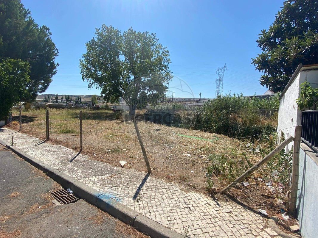  Land in Loures, Portugal No. 311177