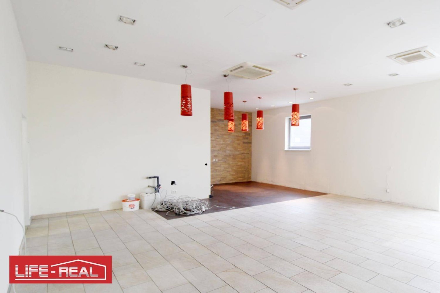 Propiedad comercial en Traun, Austria 722 m² No. 251075