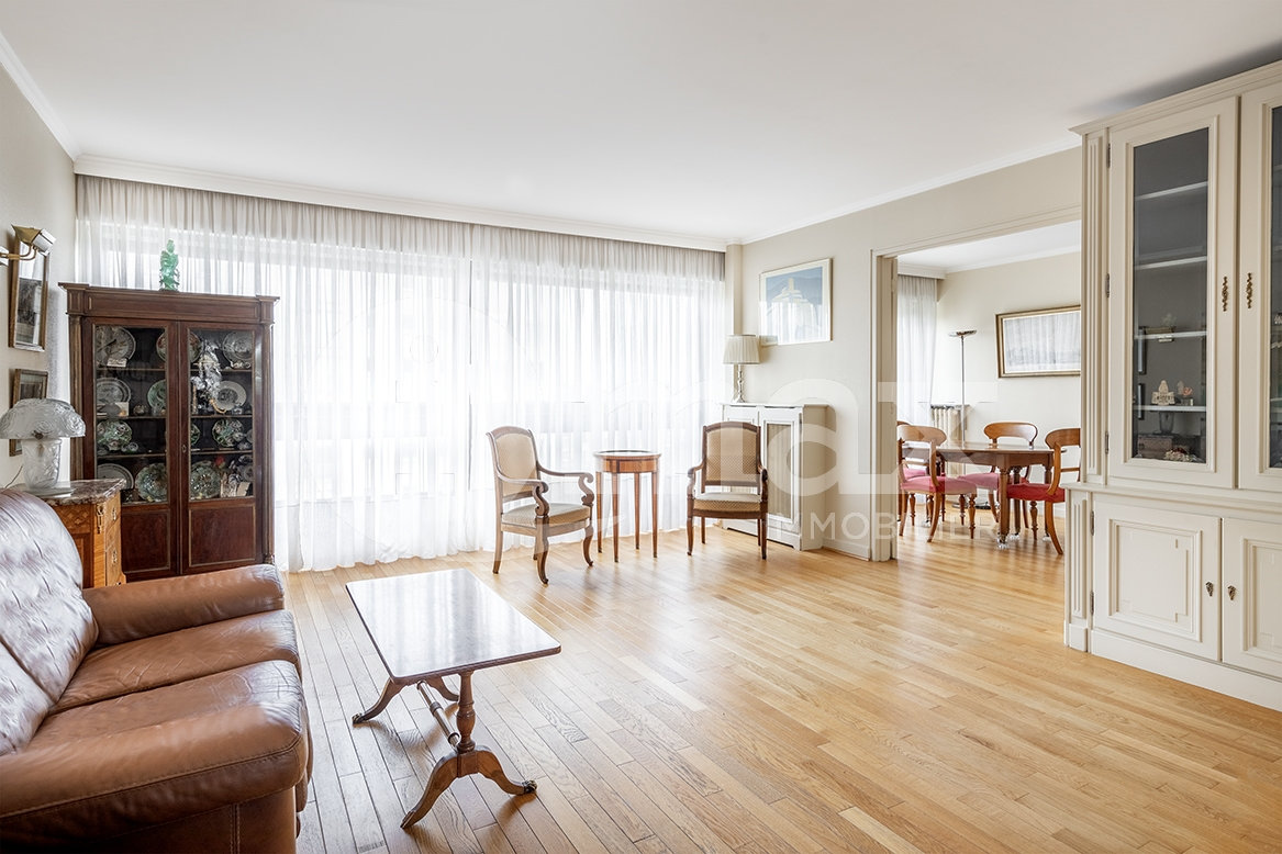 3 bedrooms Apartment in Courbevoie, France No. 142742