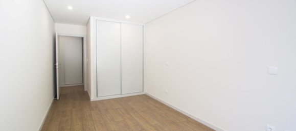 3 bedrooms Apartment in Porto, Portugal No. 130159 10