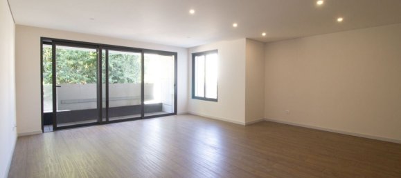 3 bedrooms Apartment in Porto, Portugal No. 130159 2