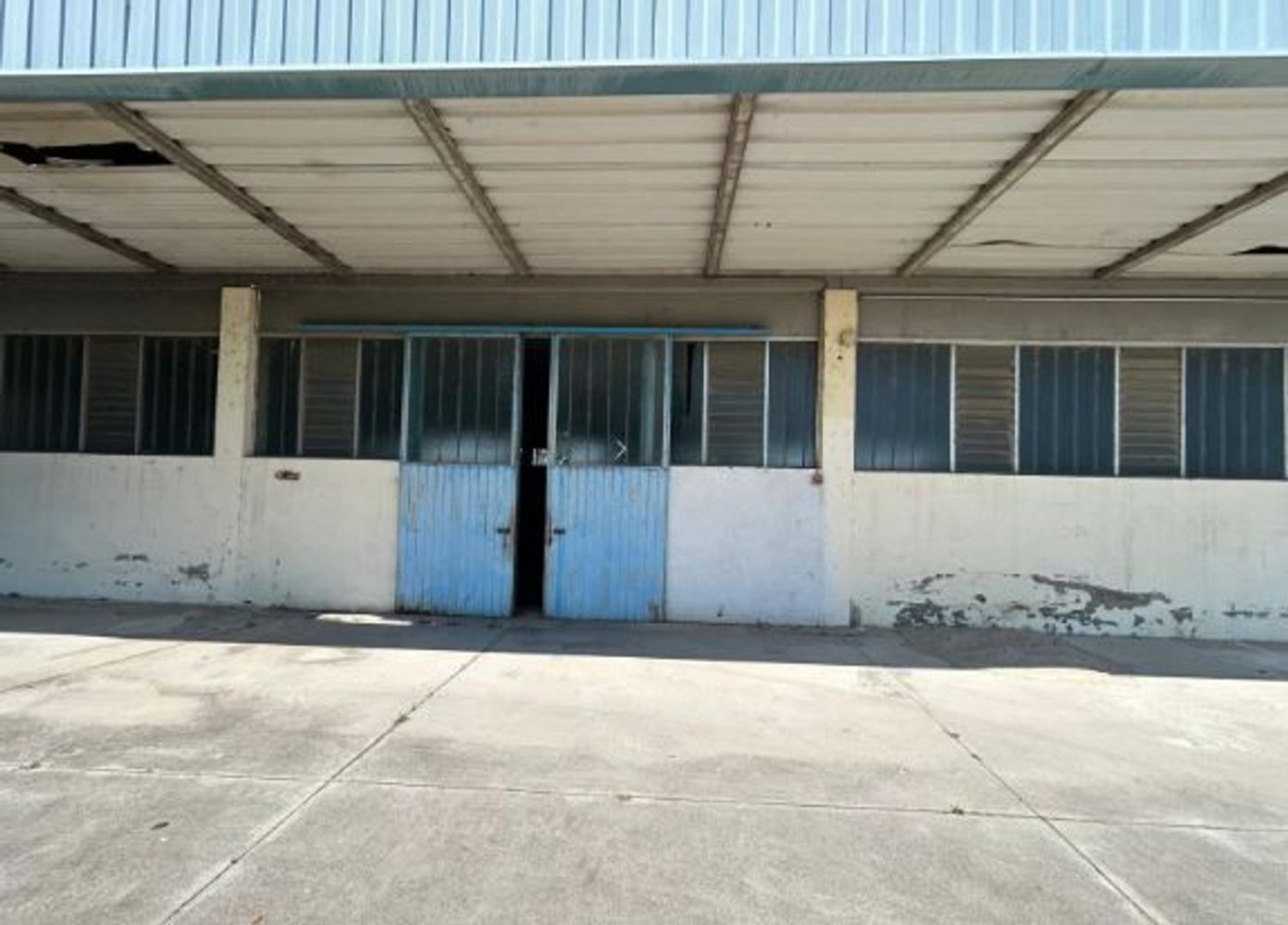 Entrepôt à Acquafredda, Italy 850m² No. 362880