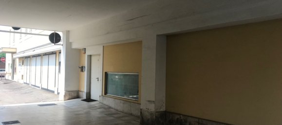 Imóvel comercial em Brescia, Italy 200 m² N.º 258588 2
