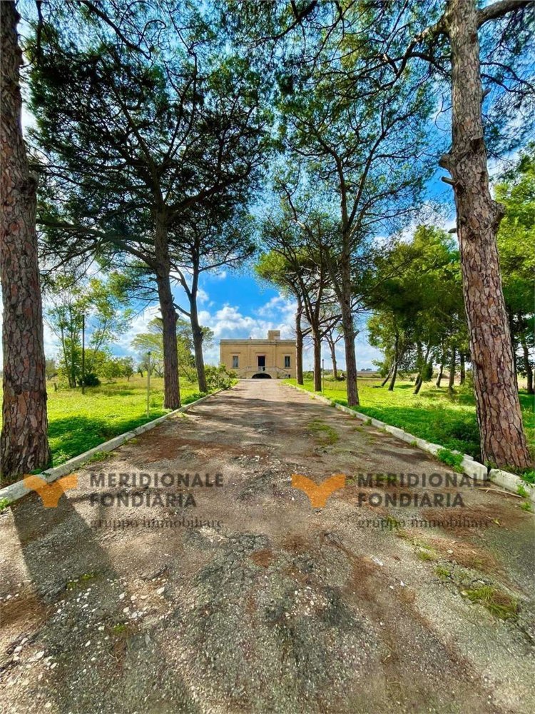 20 rooms Villa in Lecce, Italy No. 203126